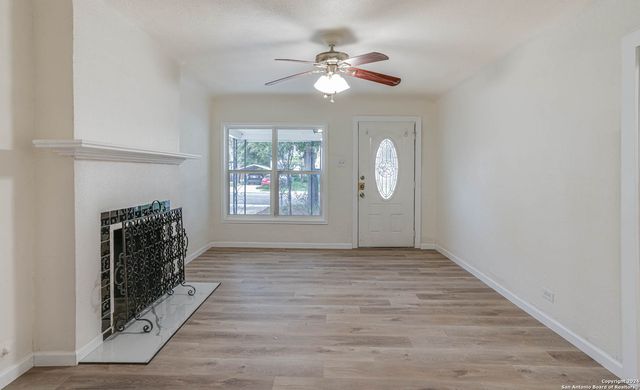 2626 mistletoe, San Antonio, TX 78228