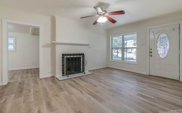 2626 mistletoe, San Antonio, TX 78228