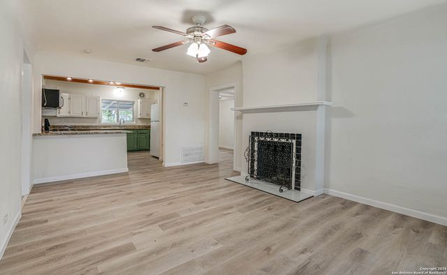 2626 mistletoe, San Antonio, TX 78228