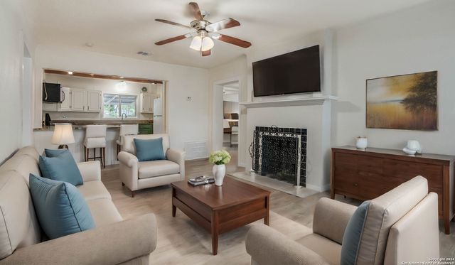 2626 mistletoe, San Antonio, TX 78228