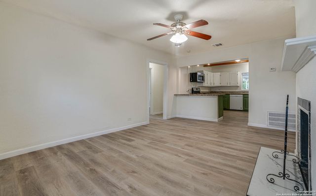 2626 mistletoe, San Antonio, TX 78228