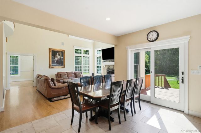 17 Meadow Crest Drive, Mahopac, NY 10541