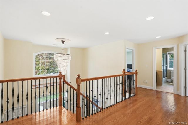 17 Meadow Crest Drive, Mahopac, NY 10541