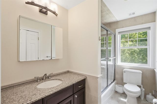 17 Meadow Crest Drive, Mahopac, NY 10541