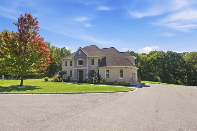 17 Meadow Crest Drive, Mahopac, NY 10541