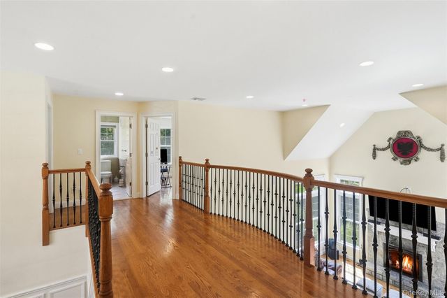 17 Meadow Crest Drive, Mahopac, NY 10541