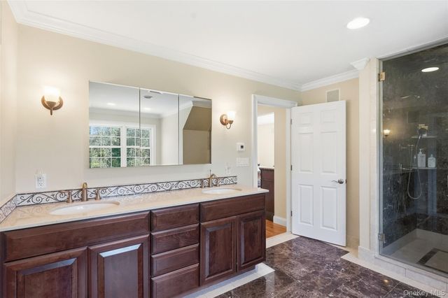 17 Meadow Crest Drive, Mahopac, NY 10541