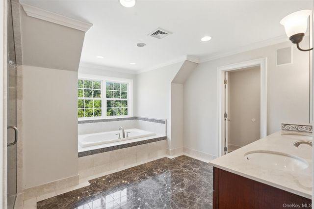 17 Meadow Crest Drive, Mahopac, NY 10541