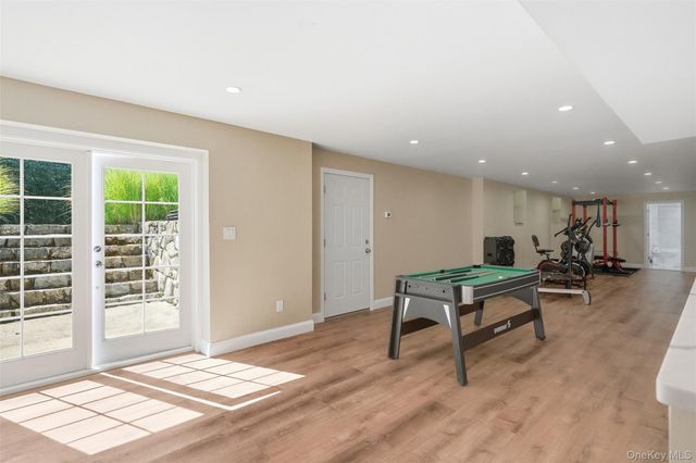 17 Meadow Crest Drive, Mahopac, NY 10541