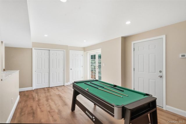 17 Meadow Crest Drive, Mahopac, NY 10541