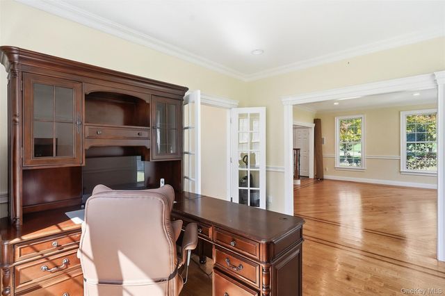 17 Meadow Crest Drive, Mahopac, NY 10541
