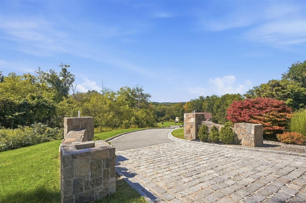 17 Meadow Crest Drive, Mahopac, NY 10541 — photo 2