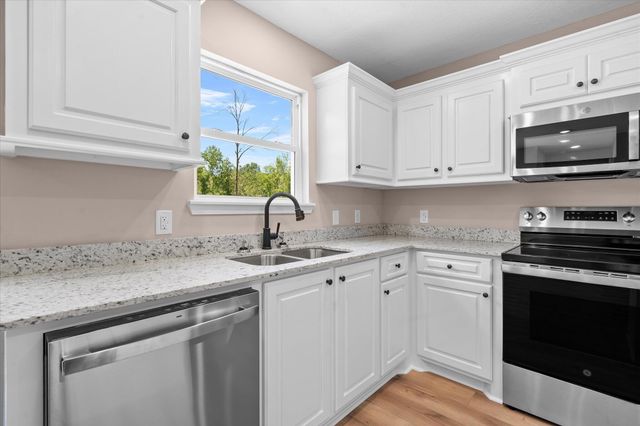 1009 Browns Bridge Rd., Hattiesburg, MS 39401