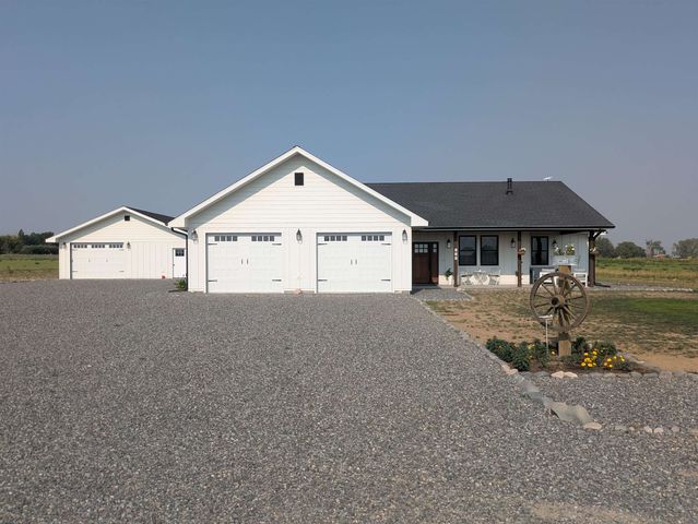 840 Lavender Ln, Powell, WY 82435 property photo