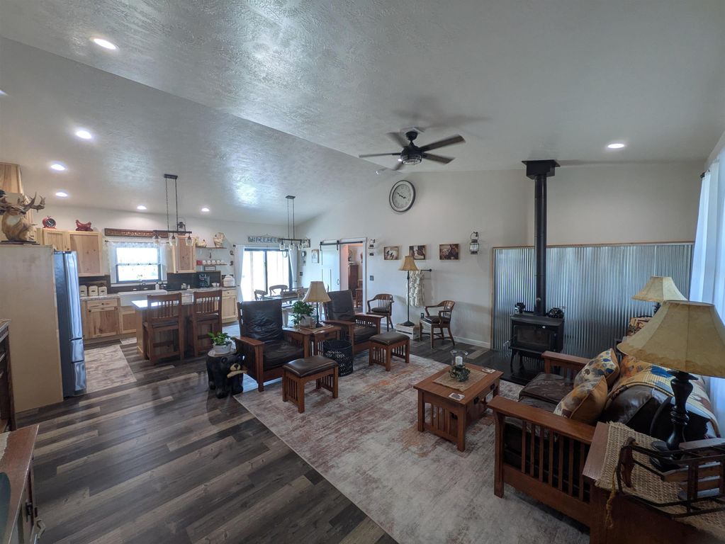 840 Lavender Ln, Powell, WY 82435 photo 2
