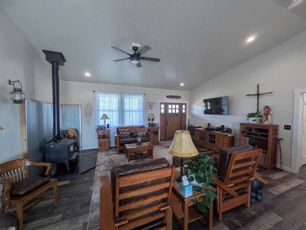 840 Lavender Ln, Powell, WY 82435 photo 3