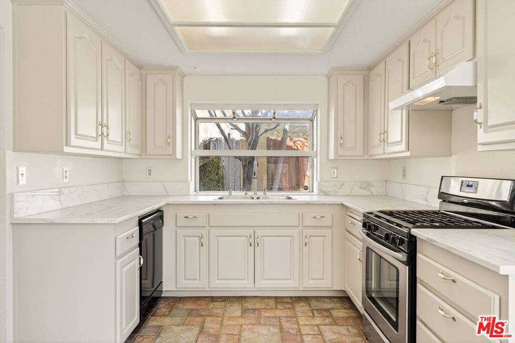 Image 20 of property listing at 44234 Lively Avenue, Lancaster, CA 93536