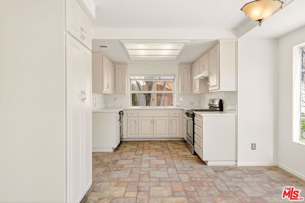 Image 21 of property listing at 44234 Lively Avenue, Lancaster, CA 93536