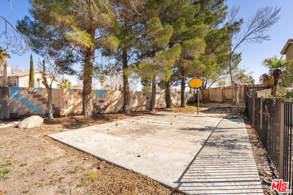 Image 60 of property listing at 44234 Lively Avenue, Lancaster, CA 93536