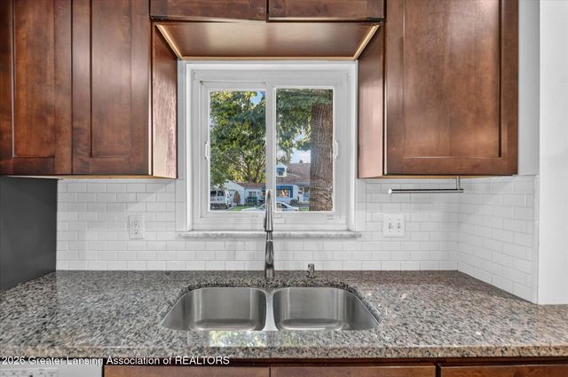 830 Newton Street, Lansing, MI 48912