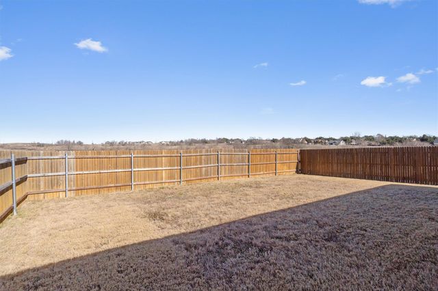 1644 T H Johnson DR, Taylor, TX 76574