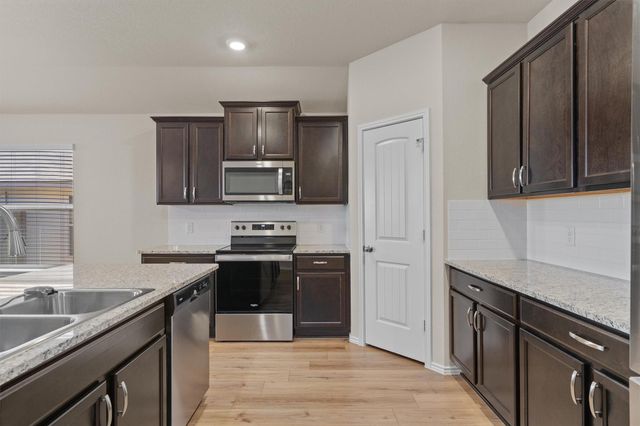 1644 T H Johnson DR, Taylor, TX 76574