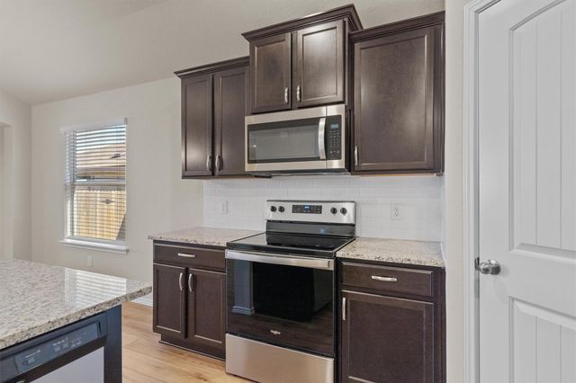 1644 T H Johnson DR, Taylor, TX 76574