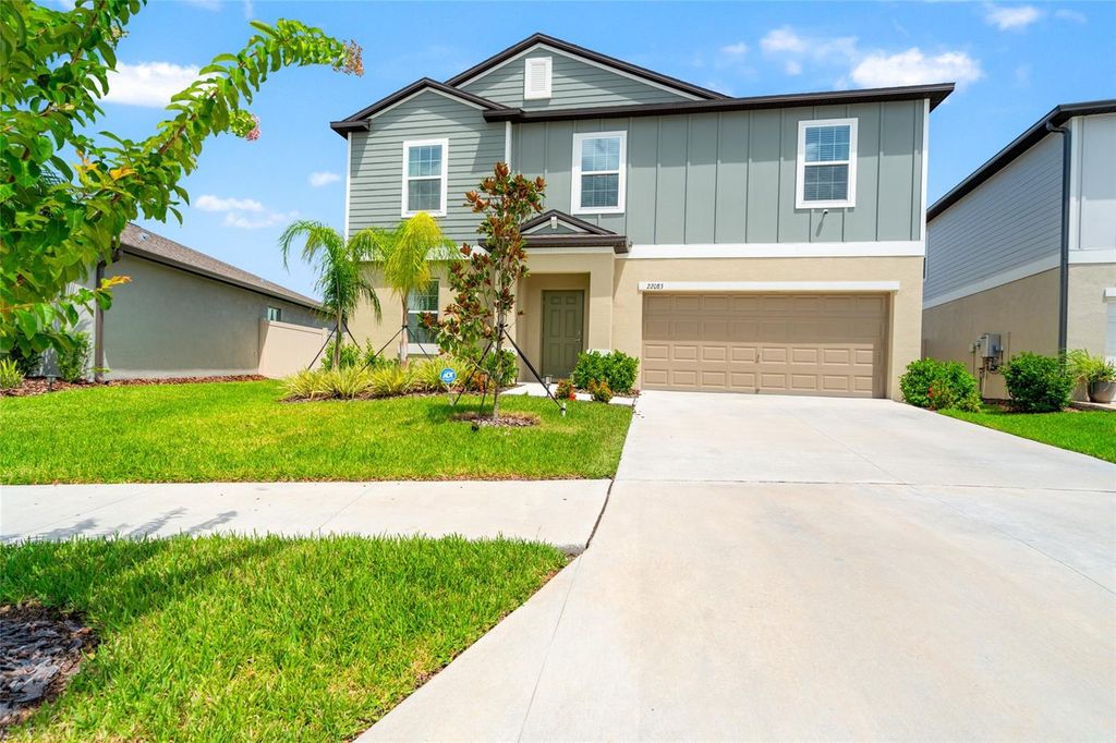 Image 2 of property listing at 22083 BLAZING STAR RUN, Land O Lakes, FL 34637