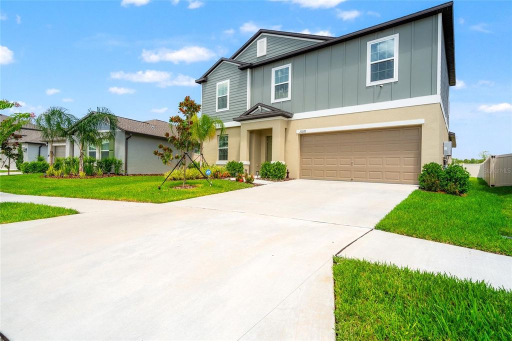 Image 4 of property listing at 22083 BLAZING STAR RUN, Land O Lakes, FL 34637