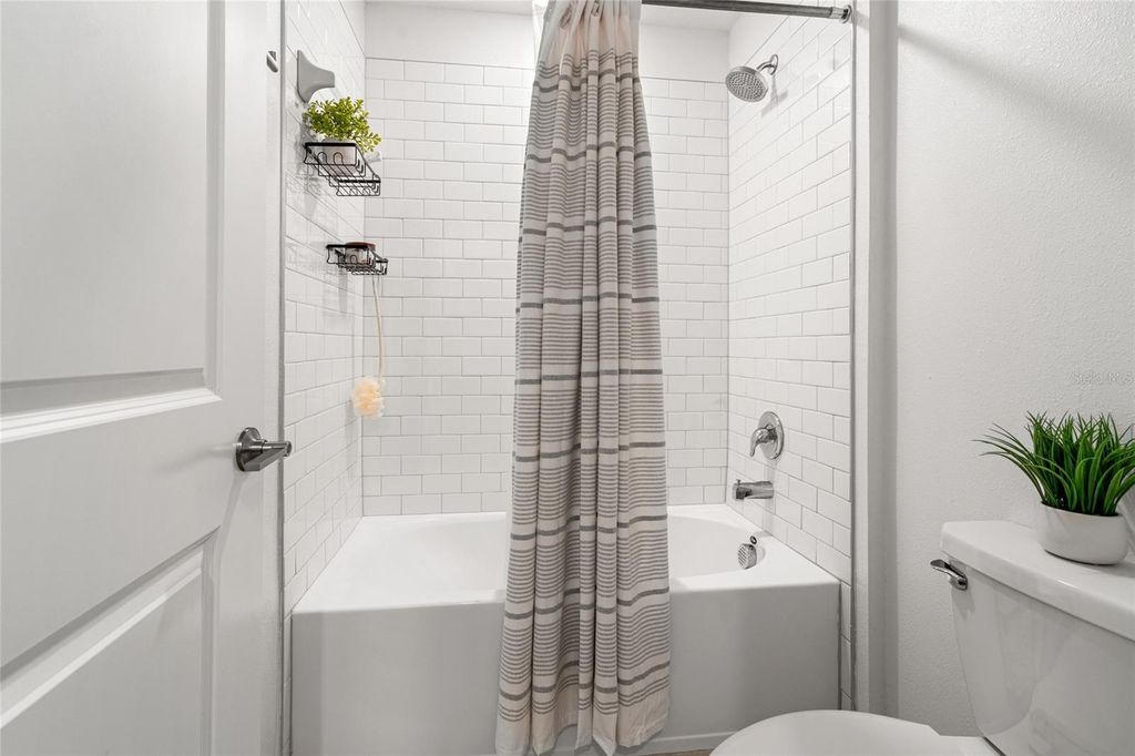 Image 31 of property listing at 22083 BLAZING STAR RUN, Land O Lakes, FL 34637