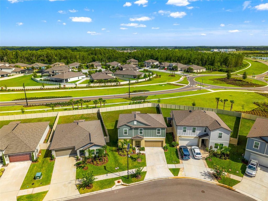 Image 5 of property listing at 22083 BLAZING STAR RUN, Land O Lakes, FL 34637