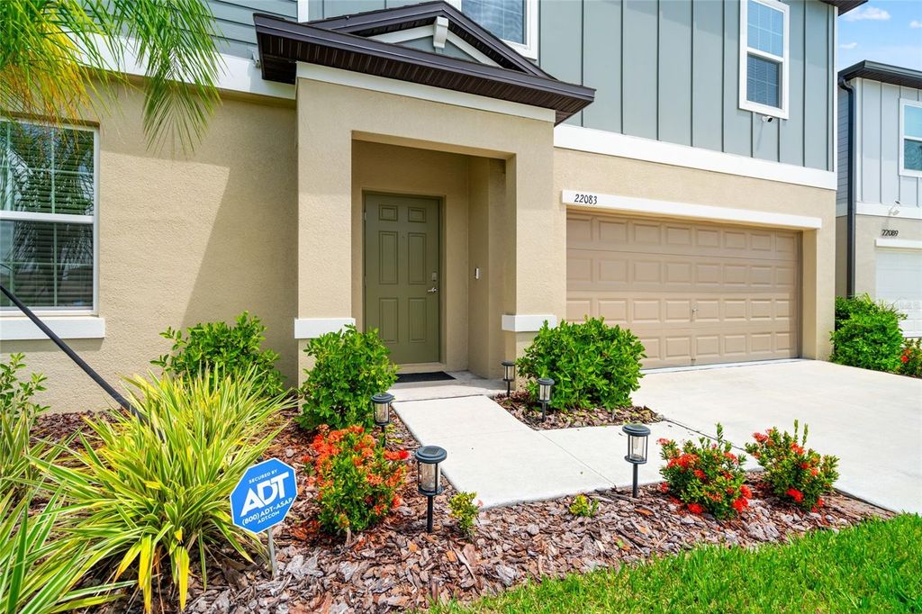 Image 6 of property listing at 22083 BLAZING STAR RUN, Land O Lakes, FL 34637