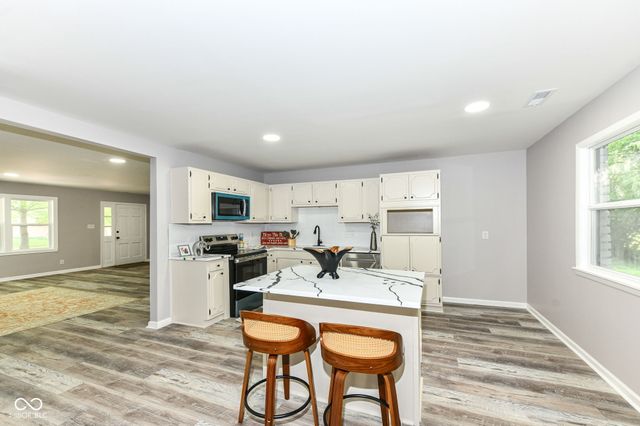 8846 Holliday Drive, Indianapolis, IN 46260
