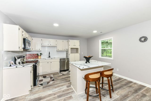 8846 Holliday Drive, Indianapolis, IN 46260