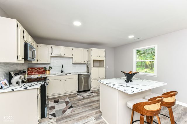 8846 Holliday Drive, Indianapolis, IN 46260