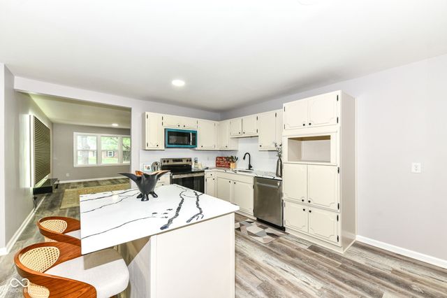 8846 Holliday Drive, Indianapolis, IN 46260