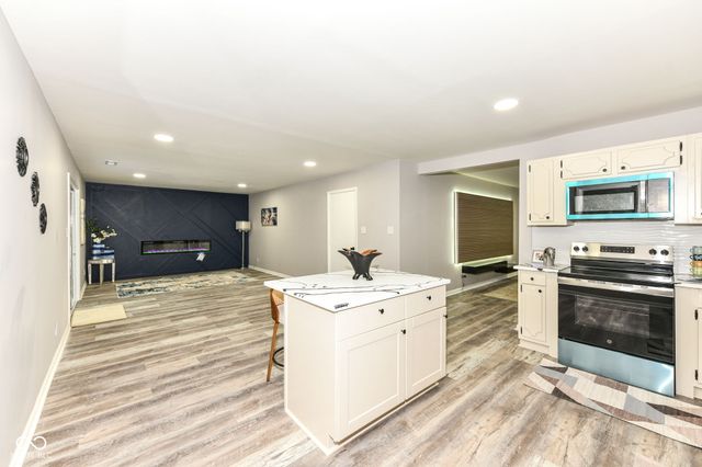 8846 Holliday Drive, Indianapolis, IN 46260