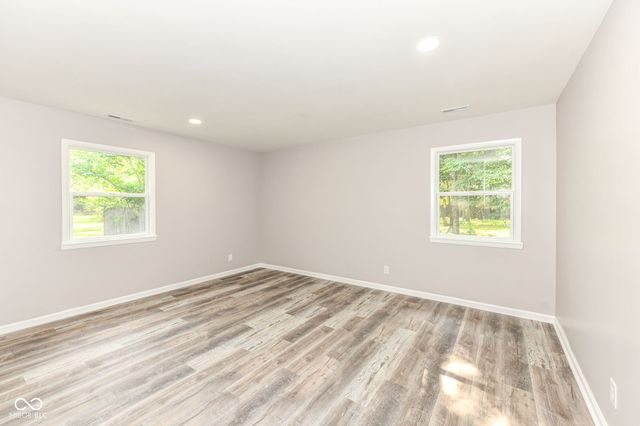 8846 Holliday Drive, Indianapolis, IN 46260