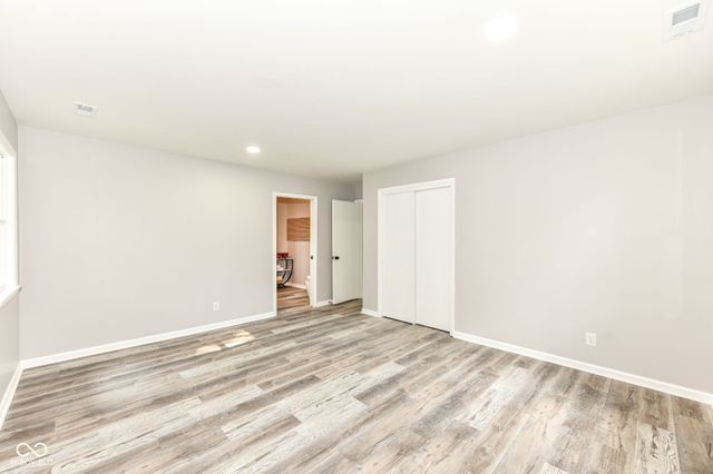 8846 Holliday Drive, Indianapolis, IN 46260