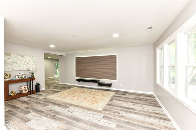 8846 Holliday Drive, Indianapolis, IN 46260