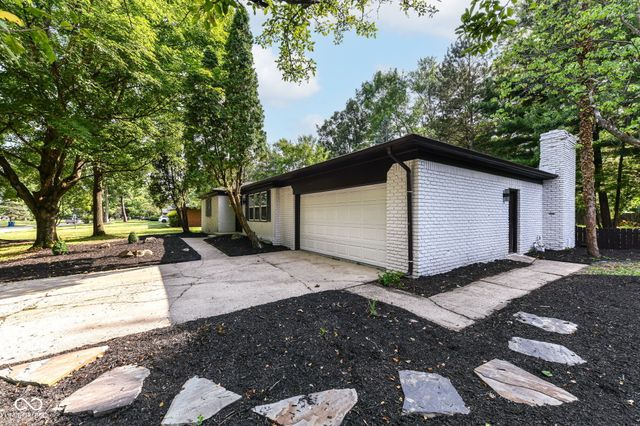 8846 Holliday Drive, Indianapolis, IN 46260