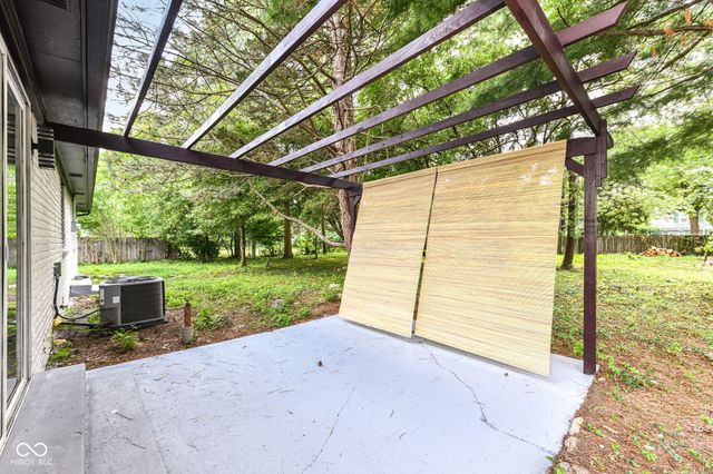 8846 Holliday Drive, Indianapolis, IN 46260