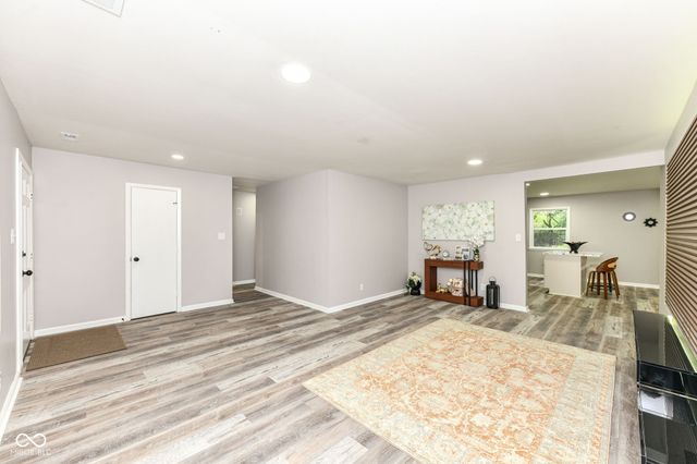 8846 Holliday Drive, Indianapolis, IN 46260