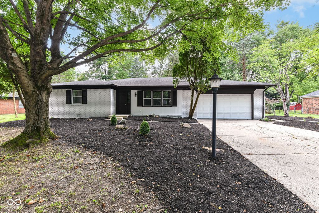 8846 Holliday Drive, Indianapolis, IN 46260