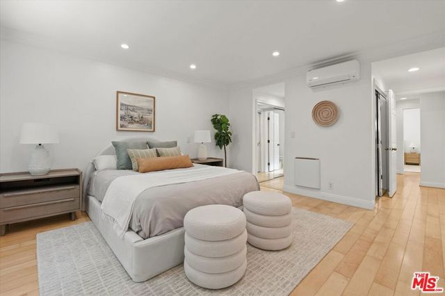11646 Chenault Street 9, Los Angeles, CA 90049