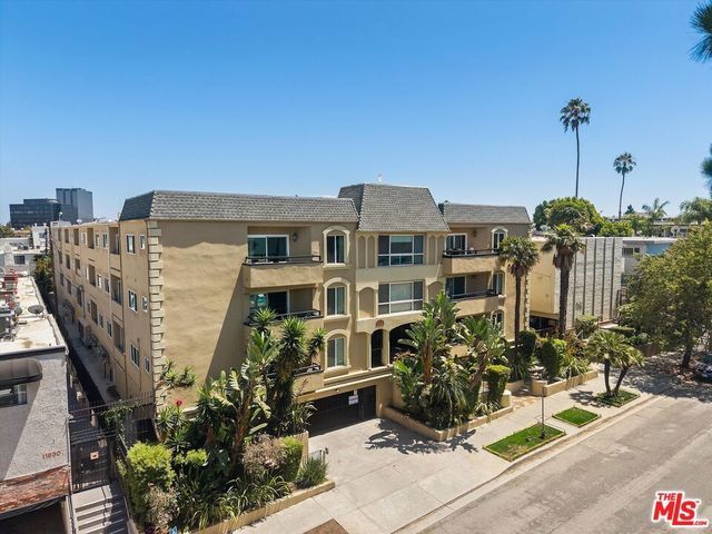 11646 Chenault Street 9, Los Angeles, CA 90049