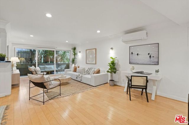 11646 Chenault Street 9, Los Angeles, CA 90049