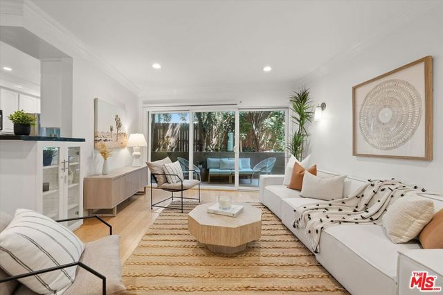11646 Chenault Street 9, Los Angeles, CA 90049