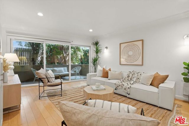 11646 Chenault Street 9, Los Angeles, CA 90049