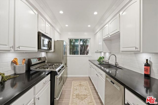11646 Chenault Street 9, Los Angeles, CA 90049